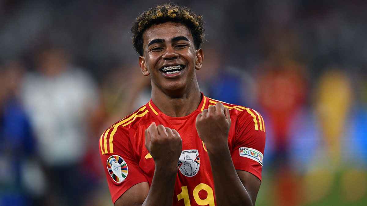 حدثت مرتين.. لامين يامال يملك فرصة الفوز بالكرة الذهبية