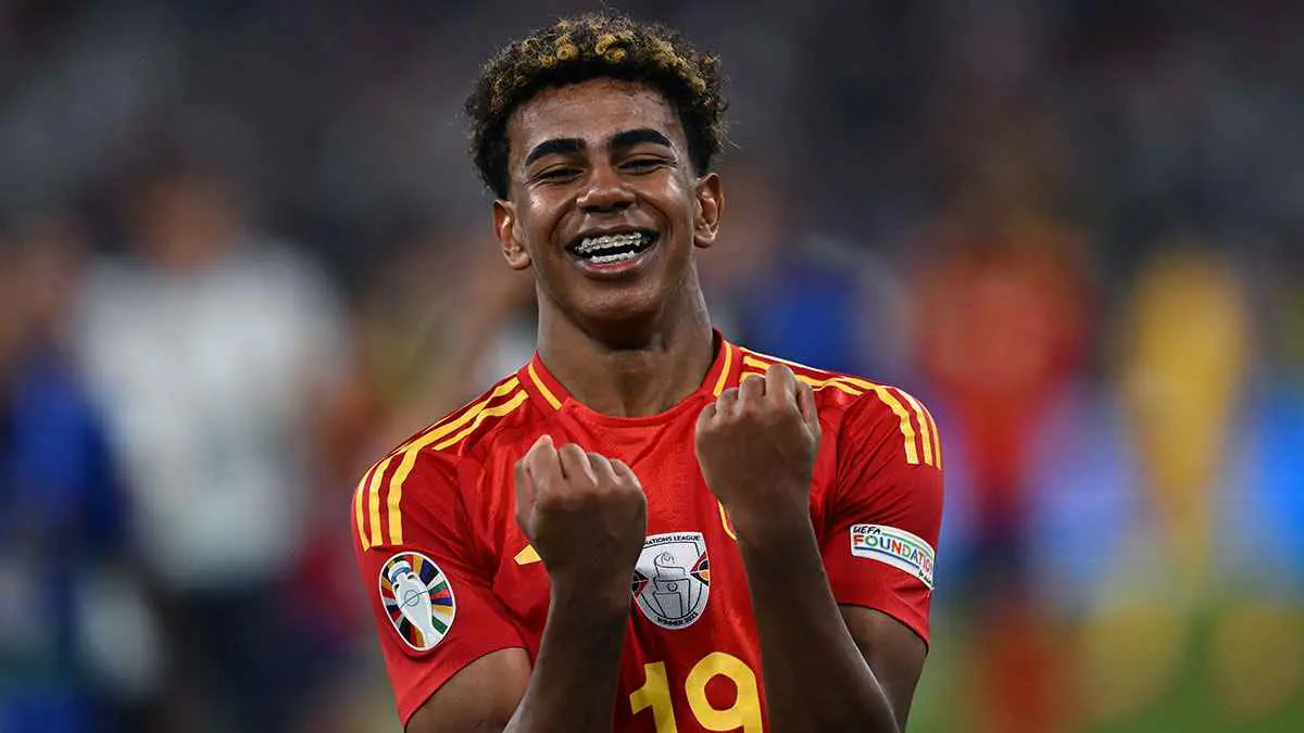 حدثت مرتين.. لامين يامال يملك فرصة الفوز بالكرة الذهبية