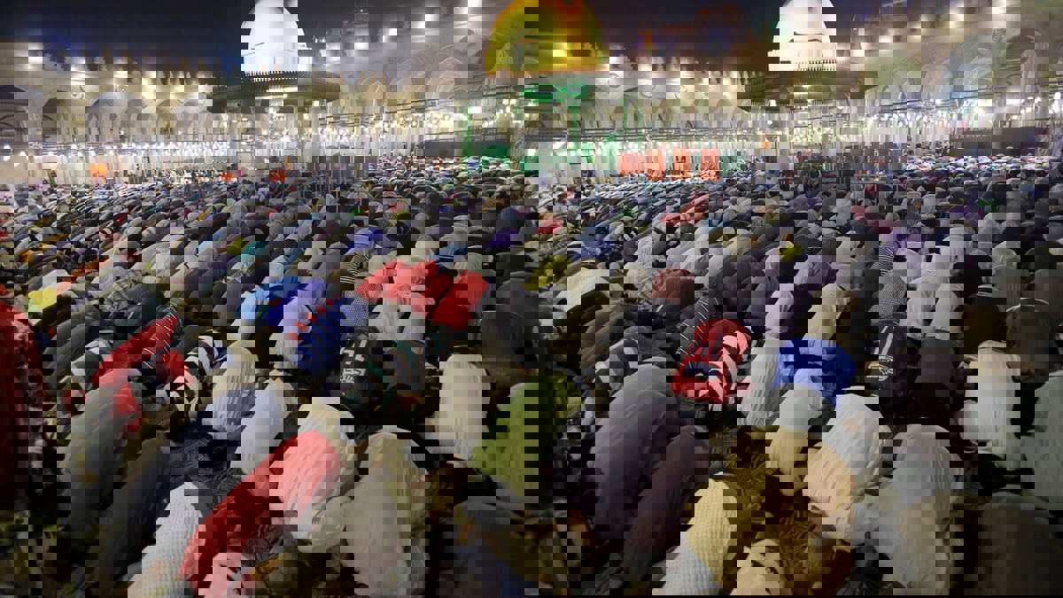 بعد استياء شعبي.. وزير الأوقاف المصري يتراجع عن منع صلاة التهجد في المساجد