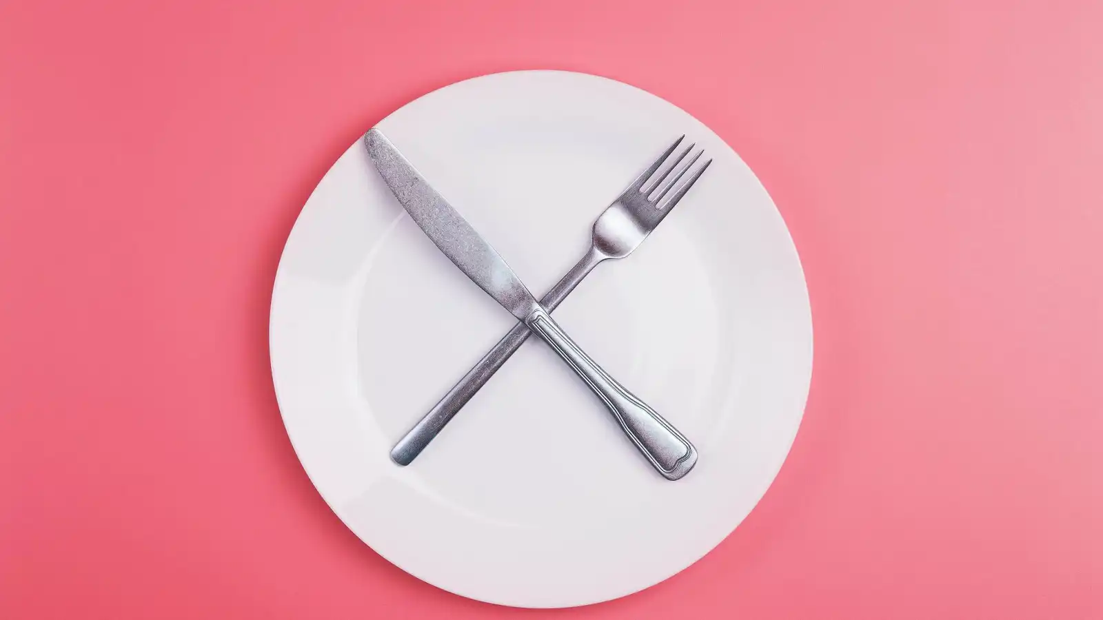 هل تخطي الوجبات يساعد على إنقاص الوزن؟