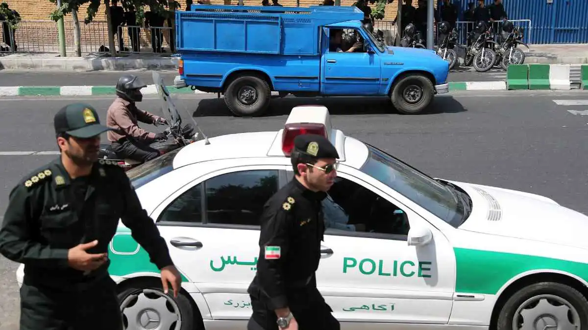 إيران.. اعتقال مسؤول شبكة لبيع إنترنت "ستارلينك"