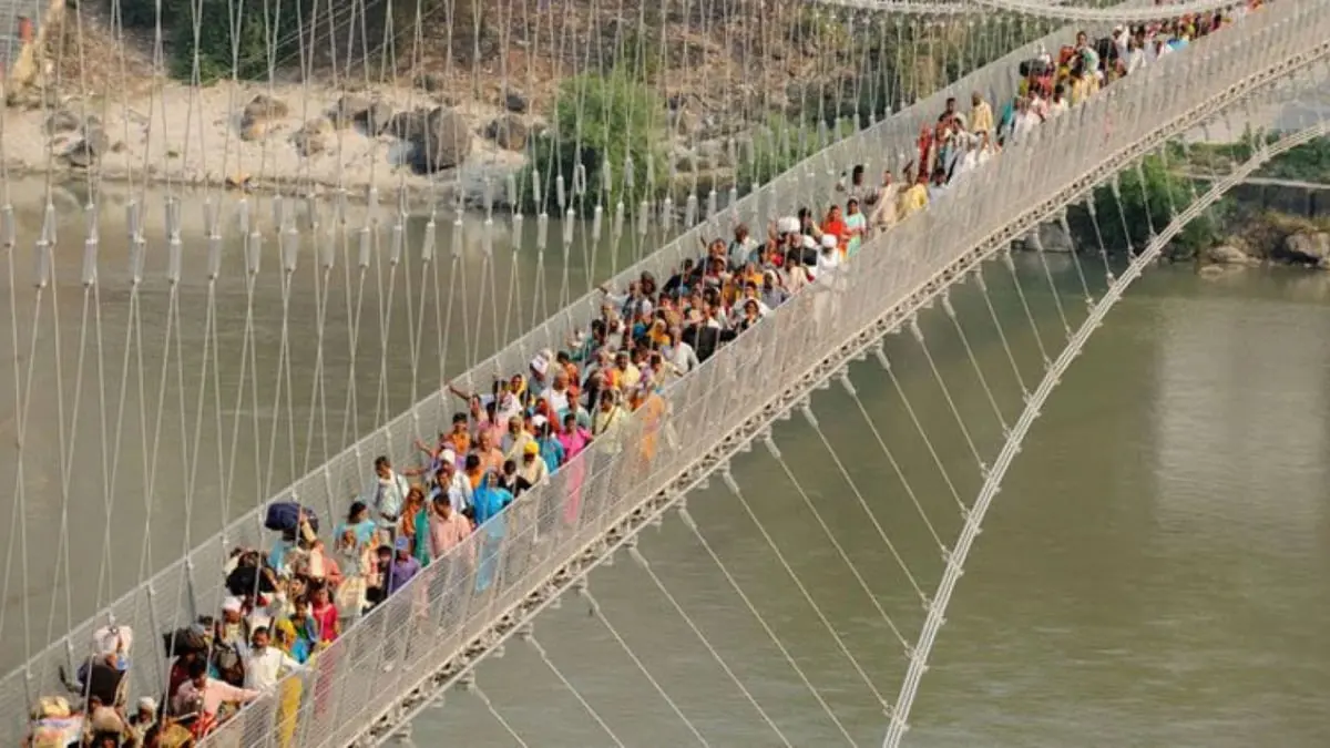 ارتفاع عدد قتلى انهيار جسر معلق بالهند إلى 134