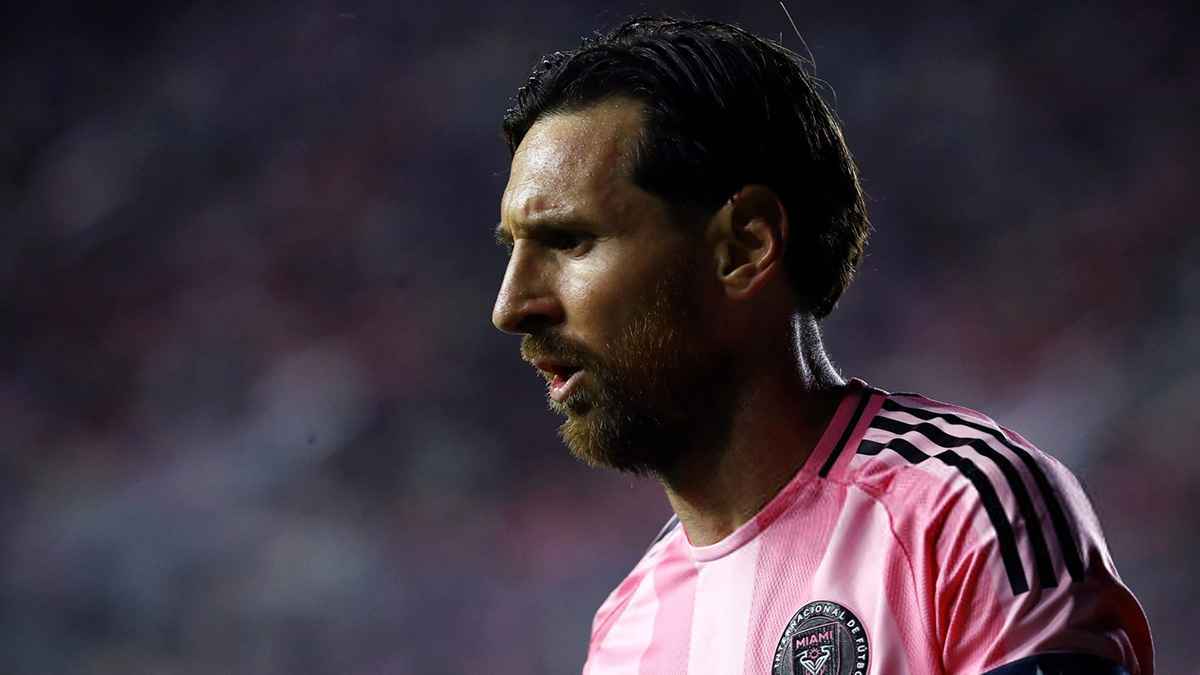 حسرة ميسي بعد الخروج من كأس الكونكاكاف (صور)