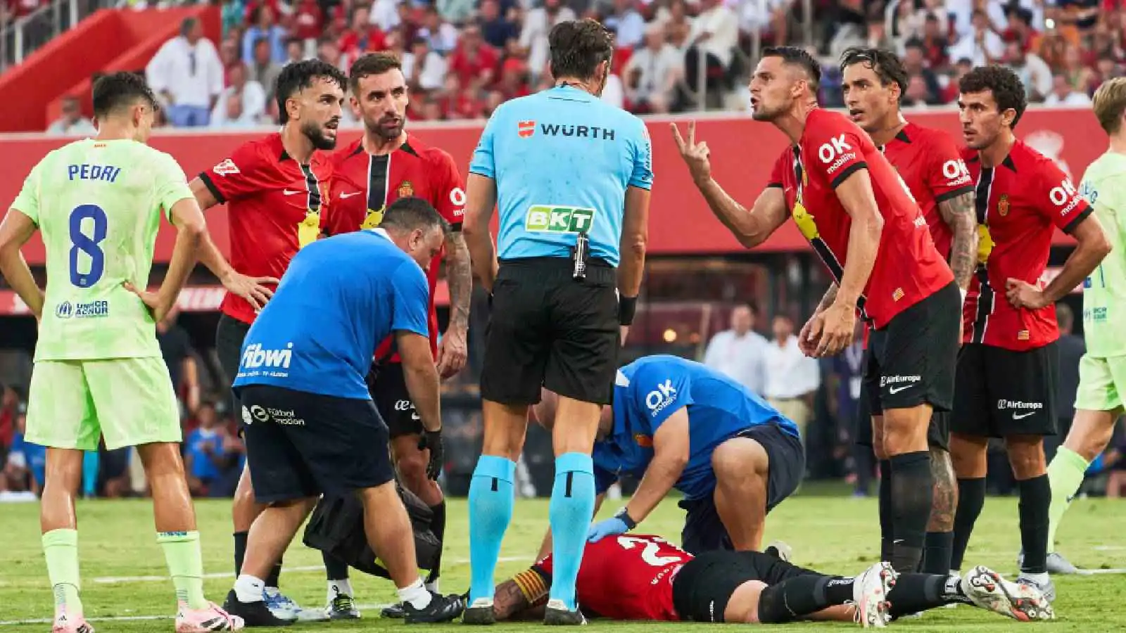 هدف غير شرعي.. تقييم فاضح لحكم مباراة برشلونة ومايوركا (صور)