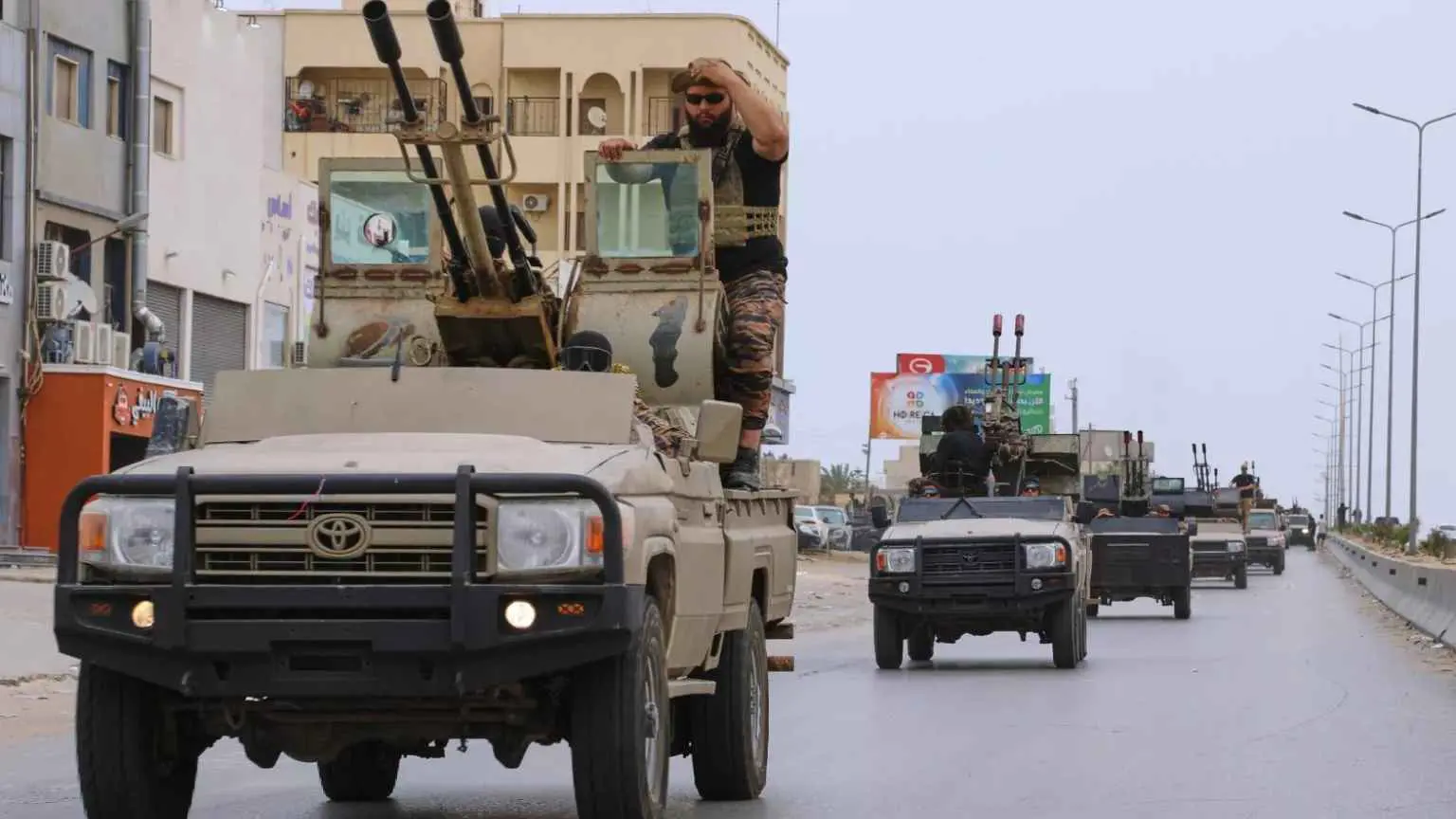 أرتال عسكرية تتجه نحو طرابلس وقلق من اندلاع مواجهات في ليبيا (فيديو)