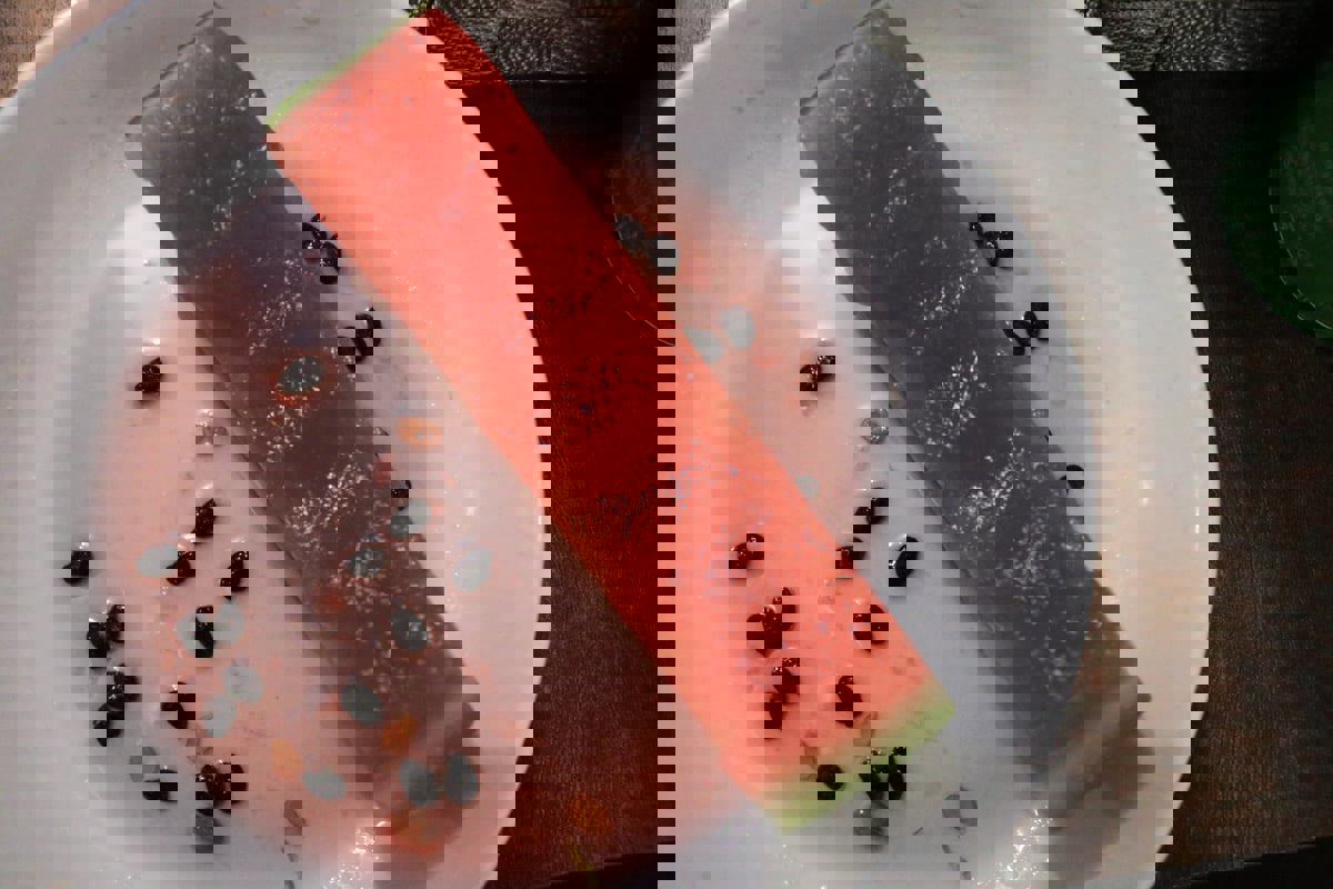 هل بذور البطيخ آمنة للأكل؟