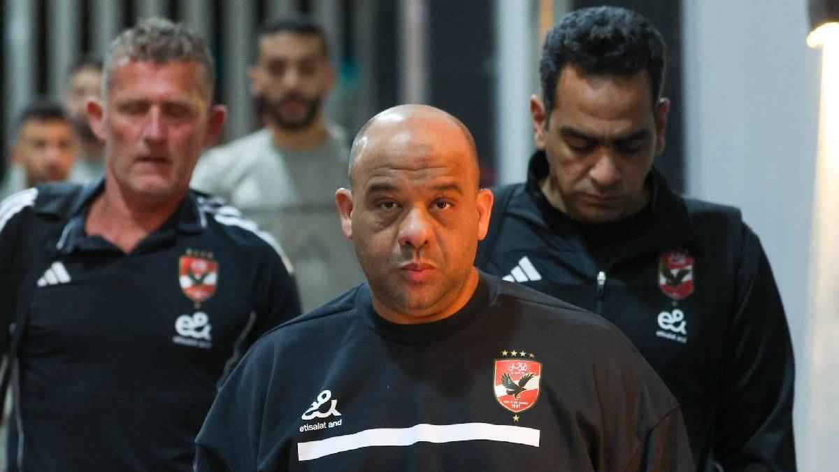 أزمة كبيرة بين نجوم الأهلي ووليد صلاح الدين 