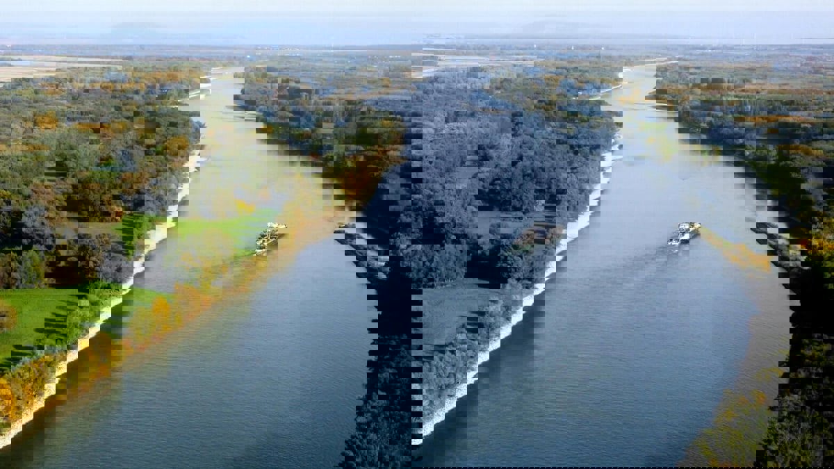 إصابة 11 بعد اصطدام سفينة سياحية بجدار على نهر الدانوب في النمسا