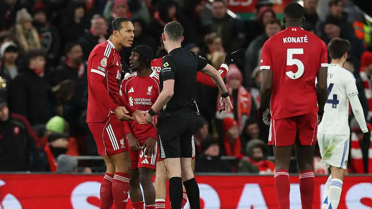 مستوى كارثي.. 3 نجوم أثاروا استياء جمهور ليفربول أمام ليدز