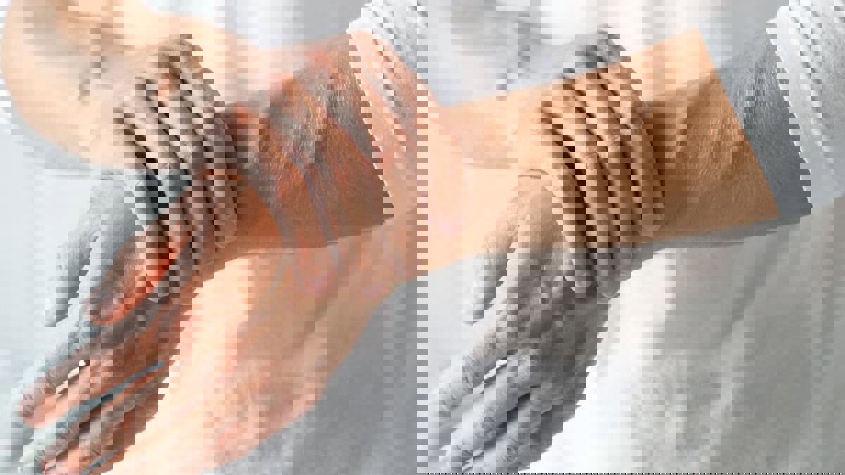 دراسة تكشف سبب ارتفاع خطر إصابة النساء بالتهاب المفاصل