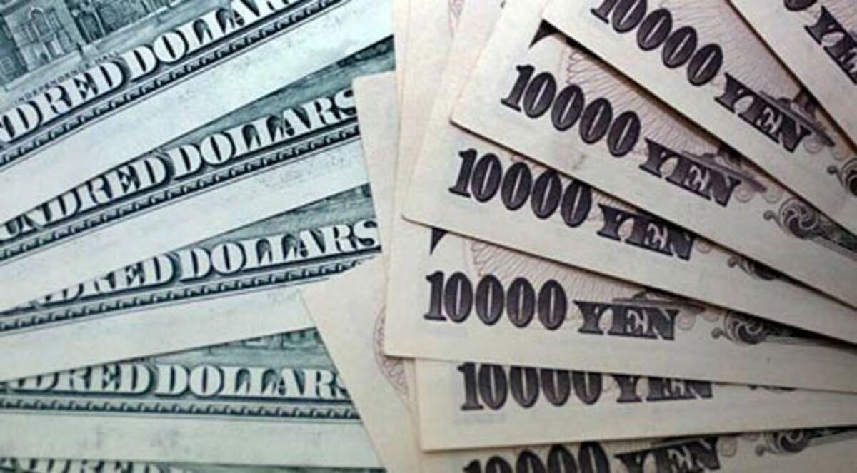 الدولار يتراجع أمام الين في التعاملات الآسيوية