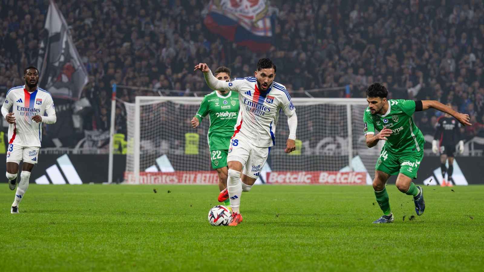 رسميا.. قرار صادم بهبوط ناد فرنسي عملاق إلى الدرجة الثانية