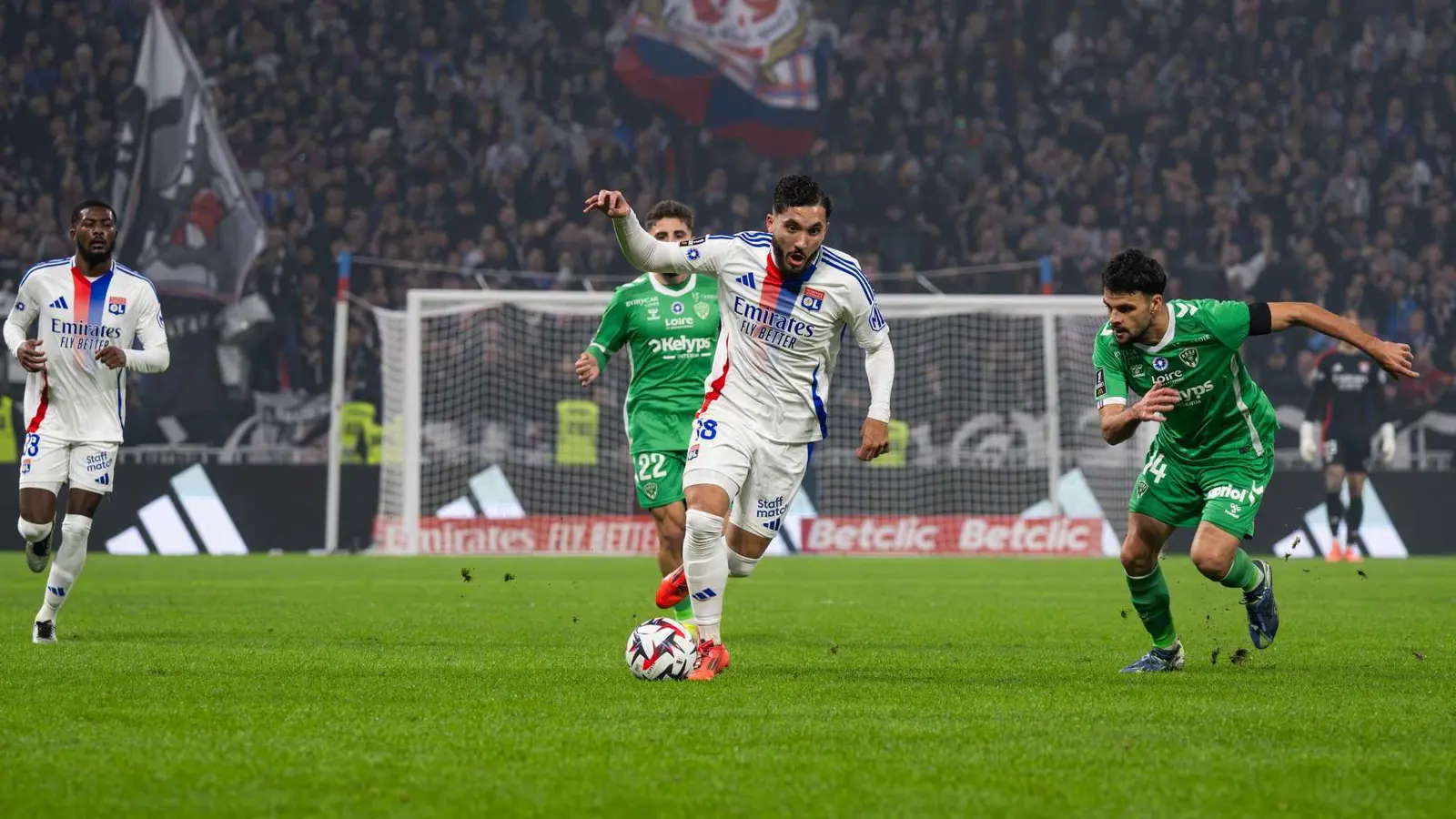 رسميا.. قرار صادم بهبوط ناد فرنسي عملاق إلى الدرجة الثانية