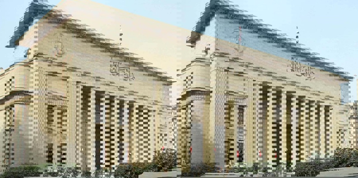 مصر.. السجن 15 عامًا لإمام مسجد بقضية "اقتحام قسم شرطة" في القاهرة