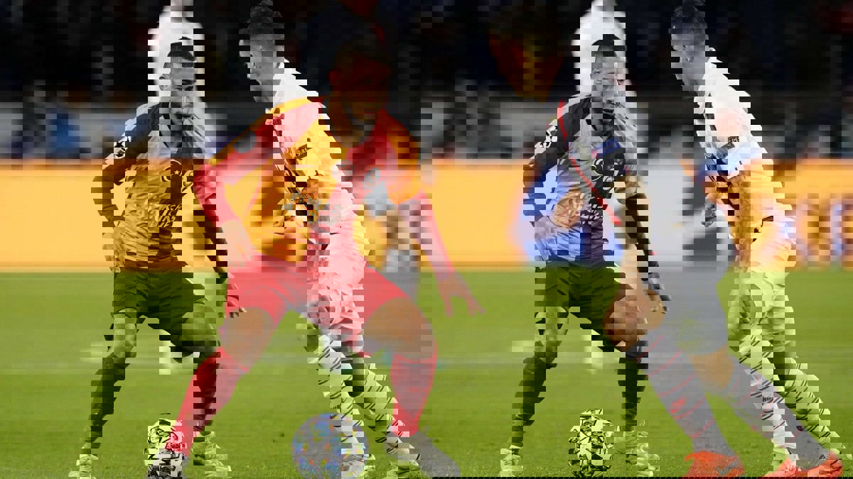 راتب مغرٍ وحوافز إضافية.. تعرف على تفاصيل عقد يونس بلهندة مع نادي الهلال السعودي