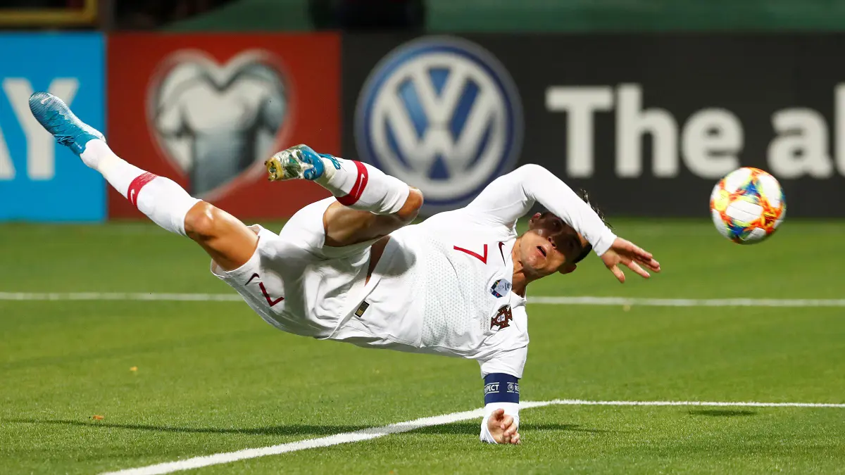 فرناندو سانتوس يلمح لمشاركة كريستيانو رونالدو في مباراة البرتغال والسويد