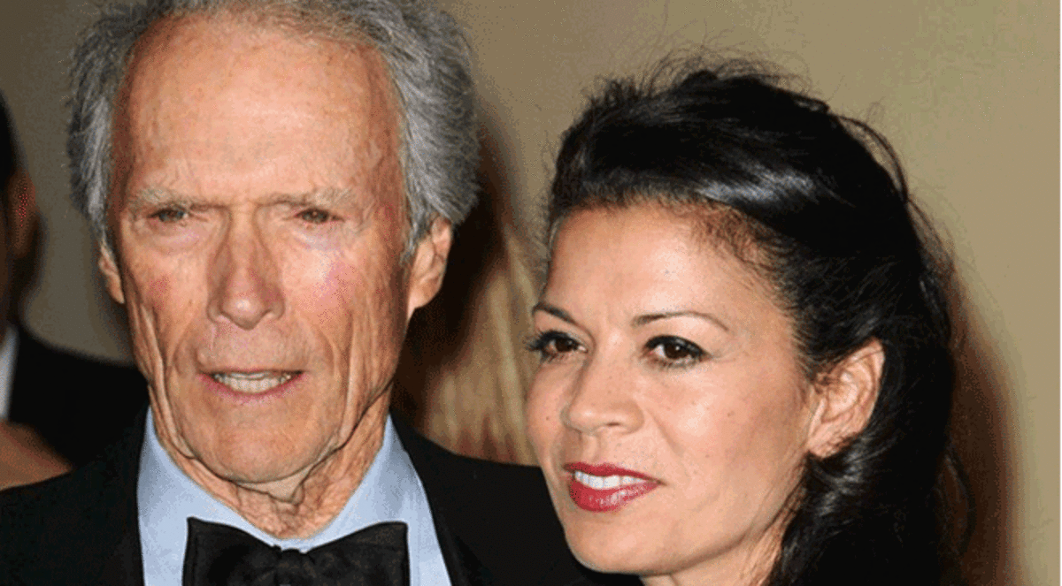 الوثائق الرسمية لطلاق "كلينت استوود" و"ماري رويز"