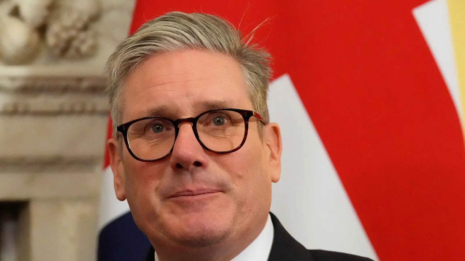 ستارمر يدعو ترامب لتحقيق الاستقرار في الشرق الأوسط