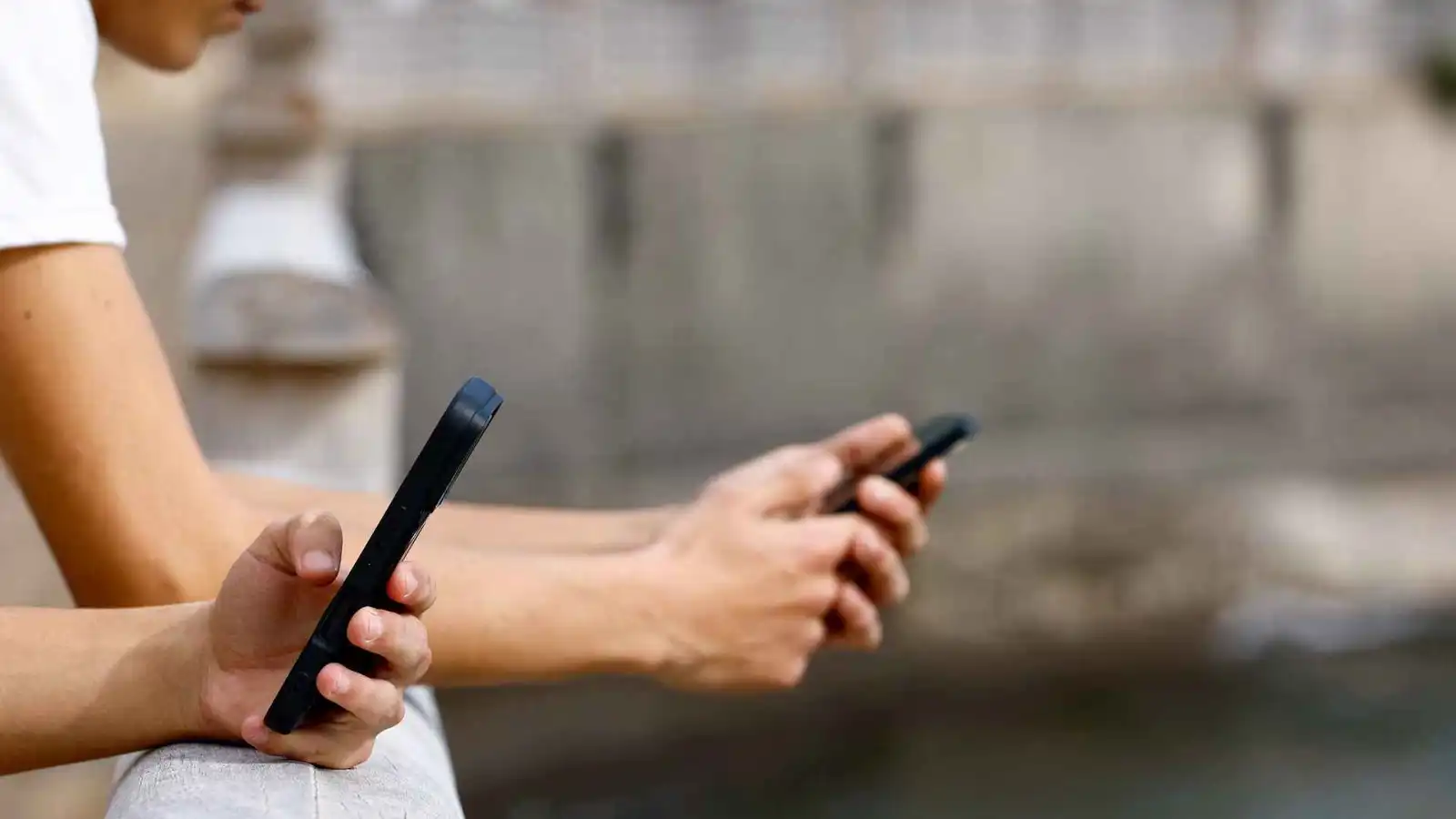 أول دولة تتجه لفرض "المفتاح الرقمي المحمول" على مواقع التواصل