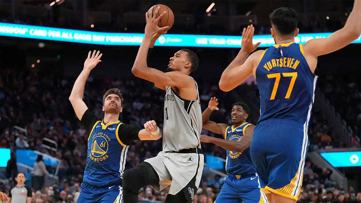 NBA.. ويمبانياما يسجل 41 نقطة ليقود سبيرز لانتصاره العاشر على التوالي