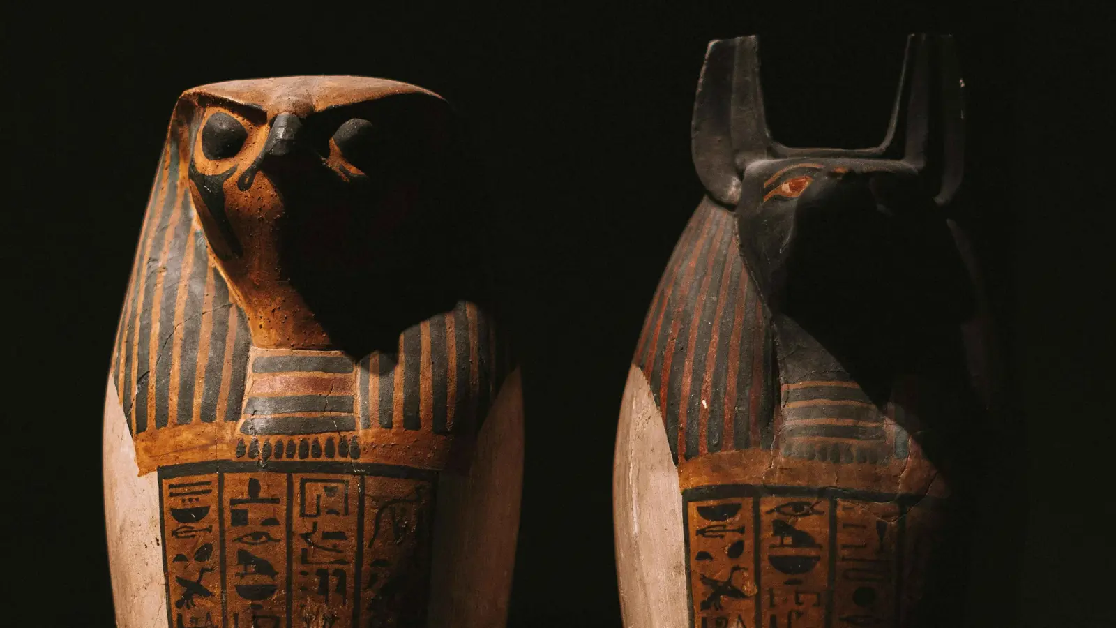 مصر.. ضبط تشكيل عصابي يستولي على الأموال مقابل قطع أثرية مزيفة