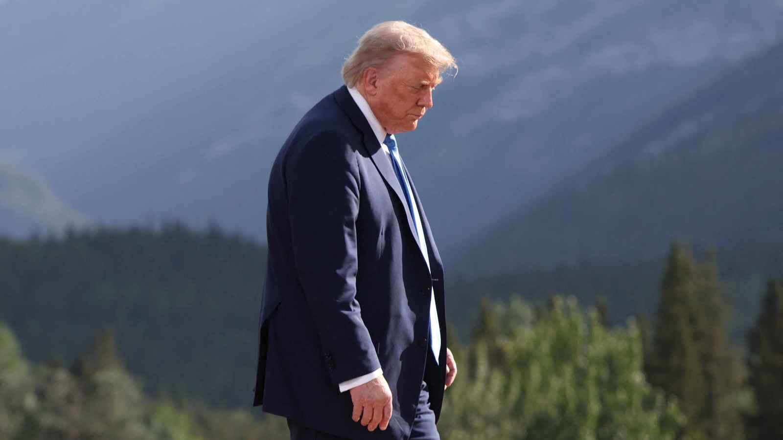 "حسابات معقدة".. لهذه الأسباب يبدو ترامب مترددا إزاء ضرب إيران