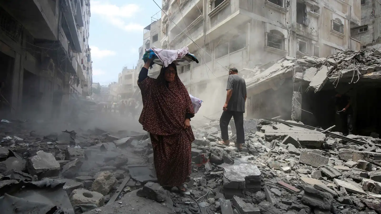 بينهم طالبو مساعدات.. مقتل 20 فلسطينيًا في غارات إسرائيلية على غزة