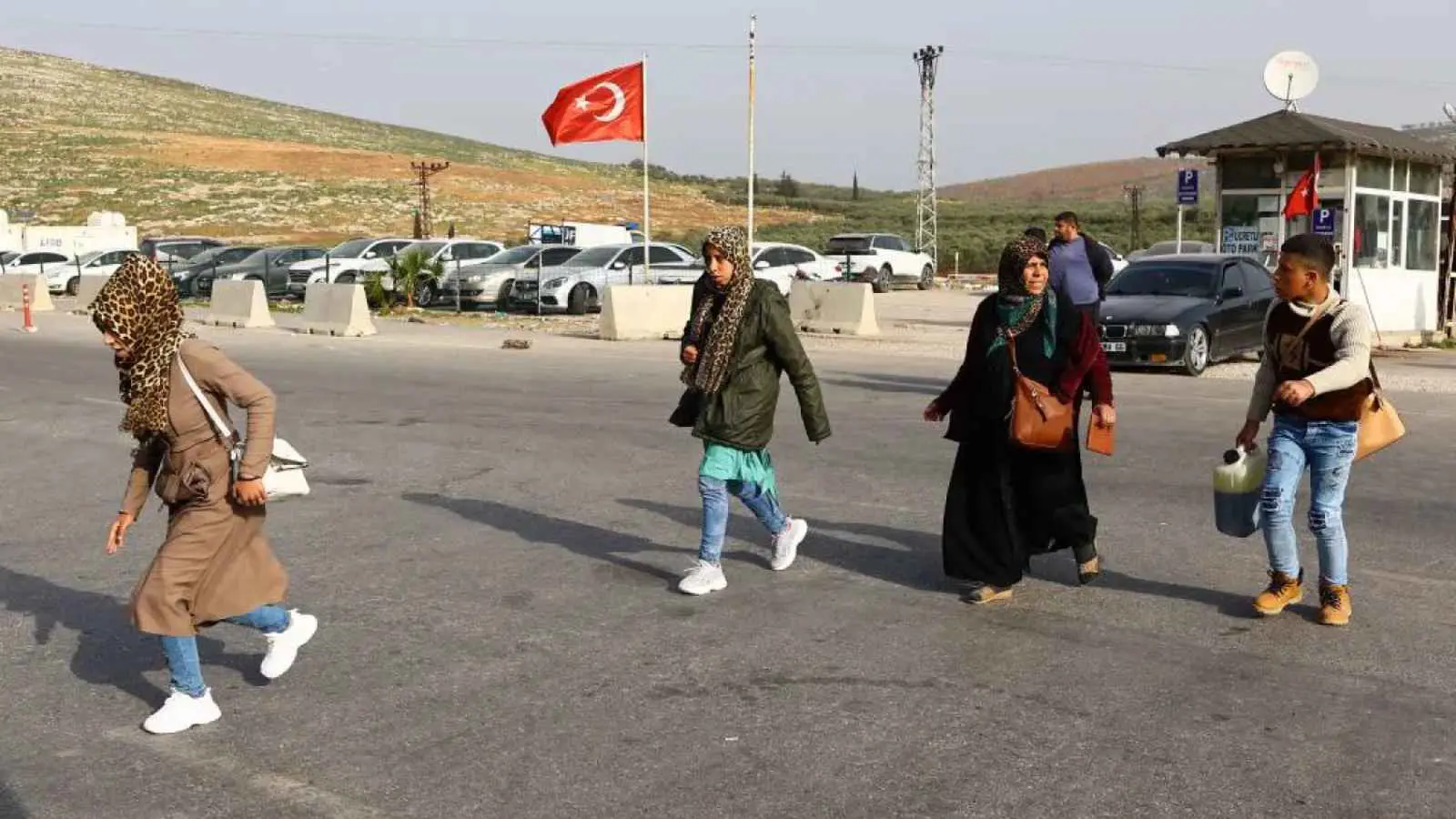 200 ألف لاجئ سوري عادوا إلى بلدهم منذ سقوط الأسد