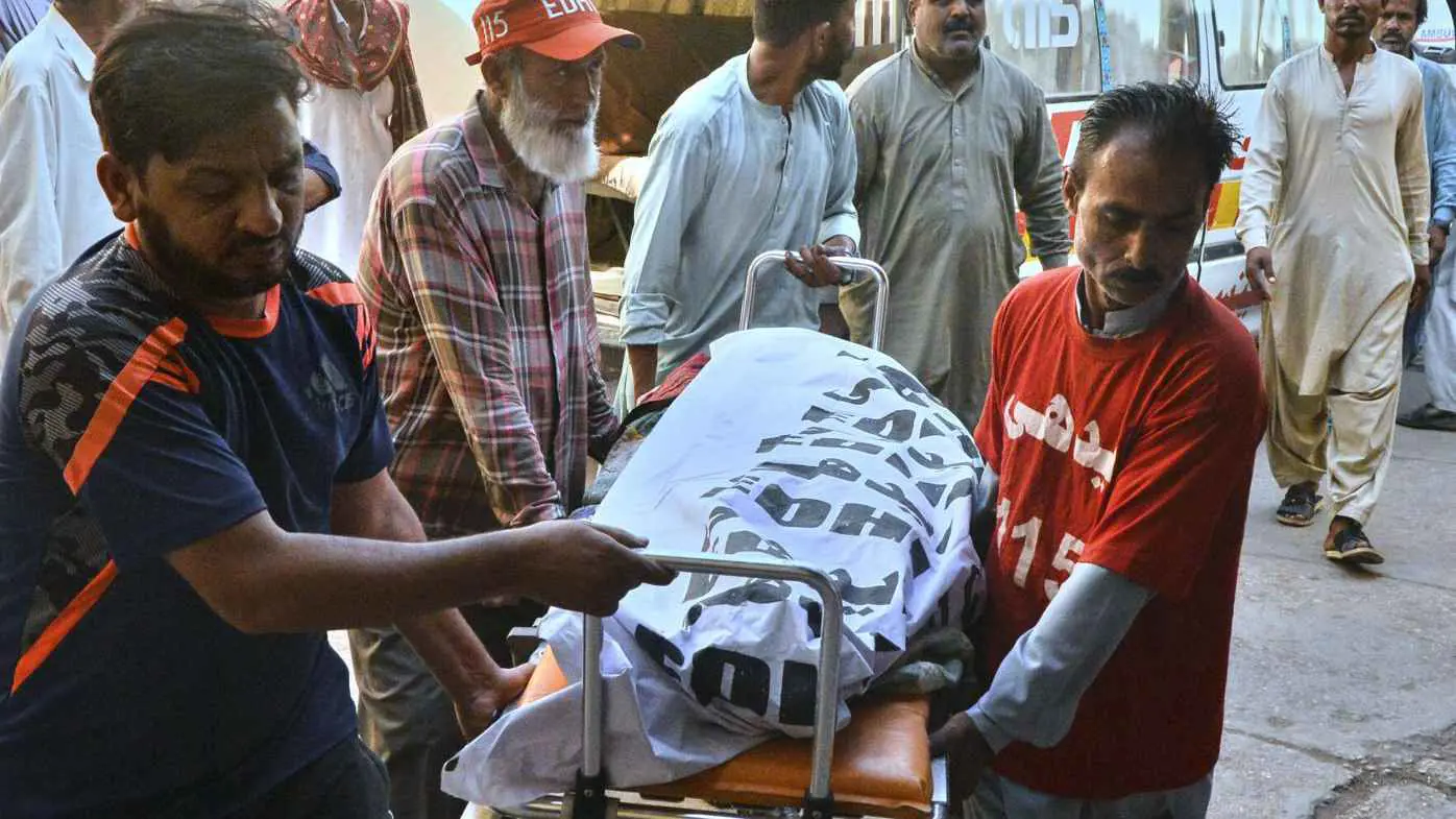 13 قتيلا إثر سقوط شاحنة جنوبي باكستان (فيديو)