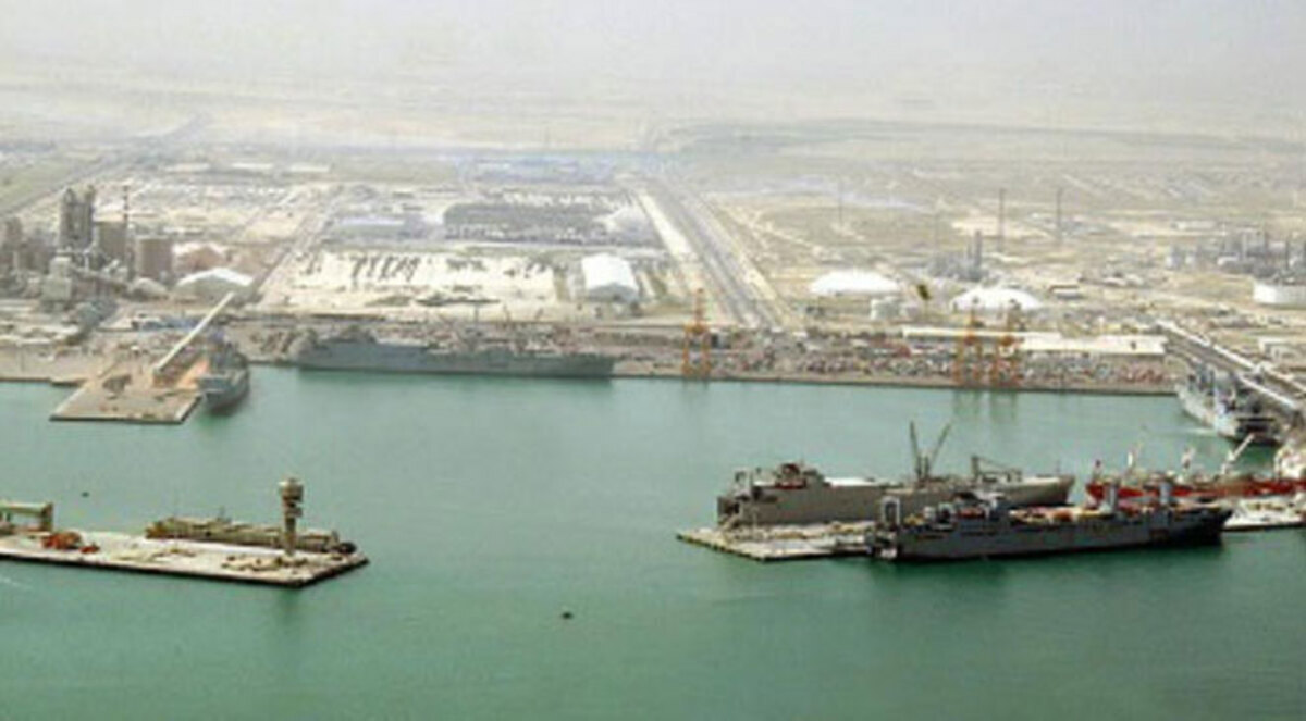 عاصفة تعطل الملاحة البحرية بميناء الشويخ الكويتي