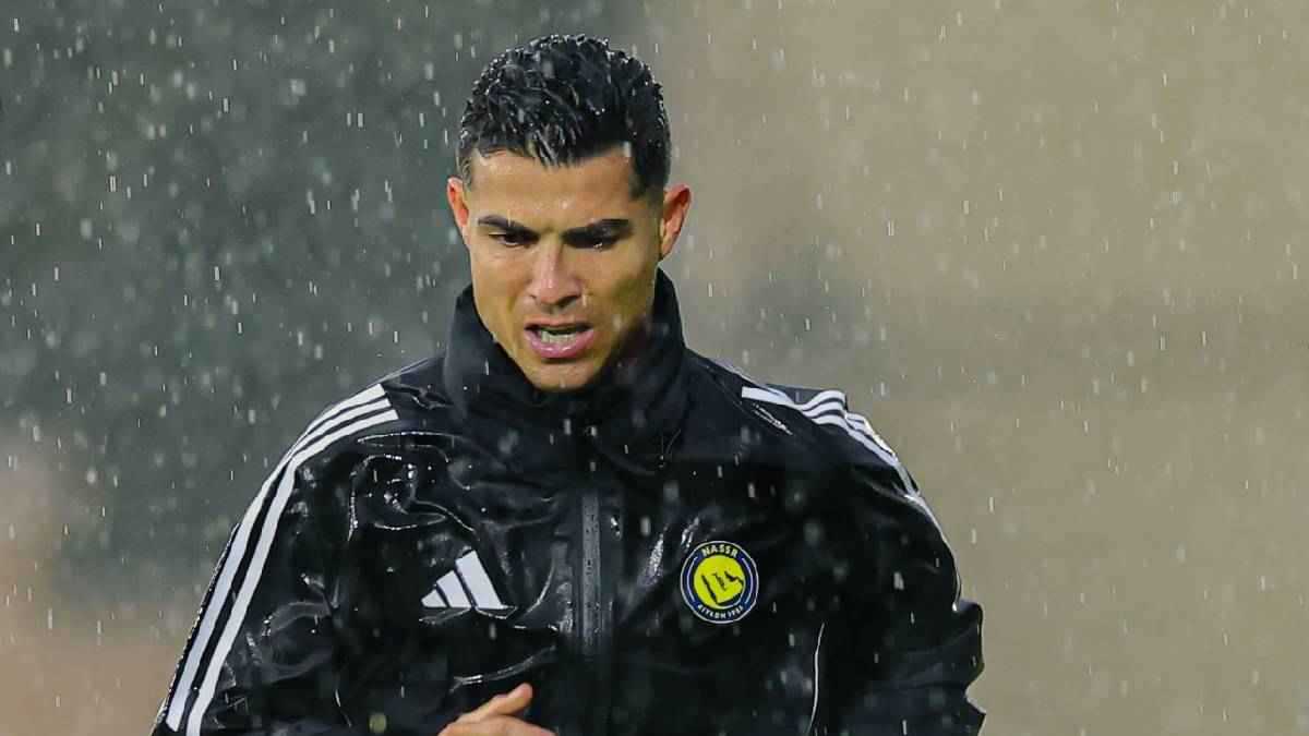 رمز تاريخي.. رد حاسم من مدرب البرتغال حول اعتزال كريستيانو رونالدو 