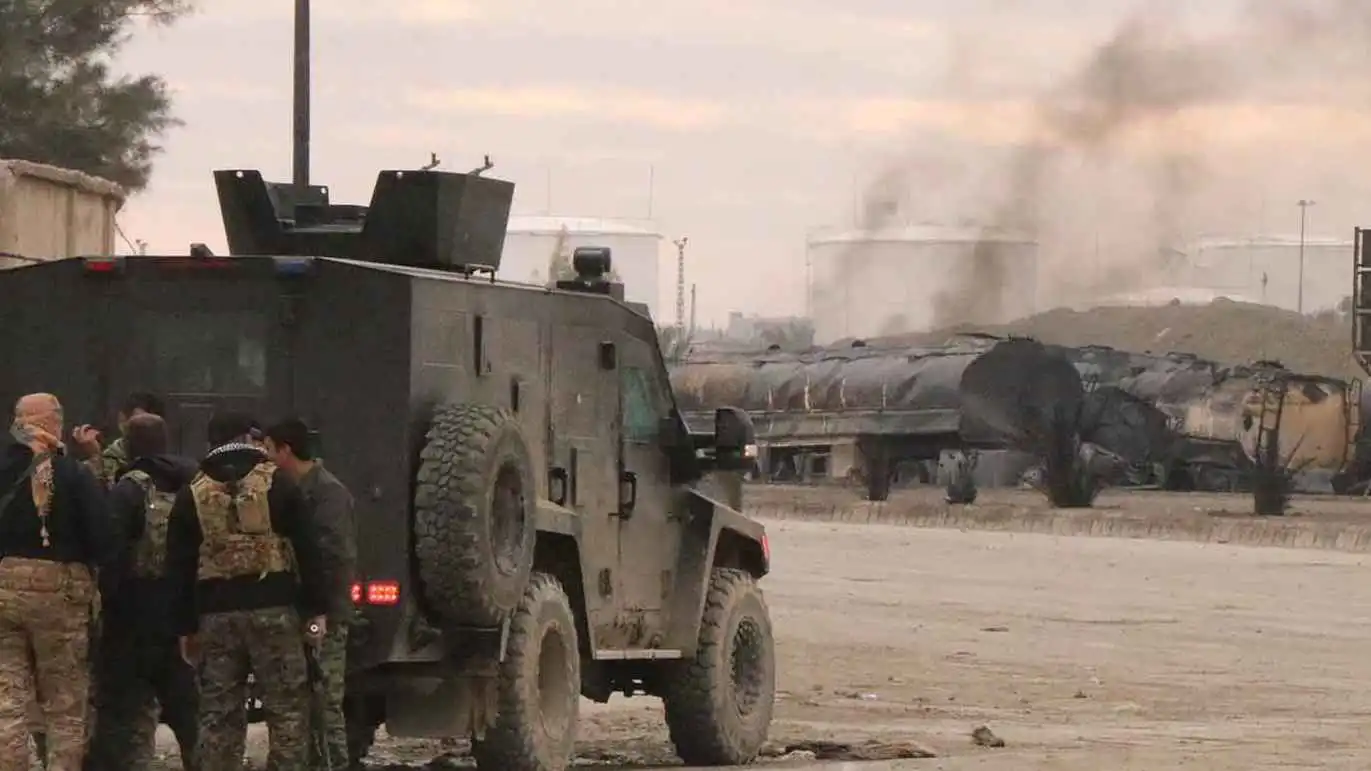 سوريا.. داعش يفجر صهريج نفط لرفض صاحبه دفع الزكاة