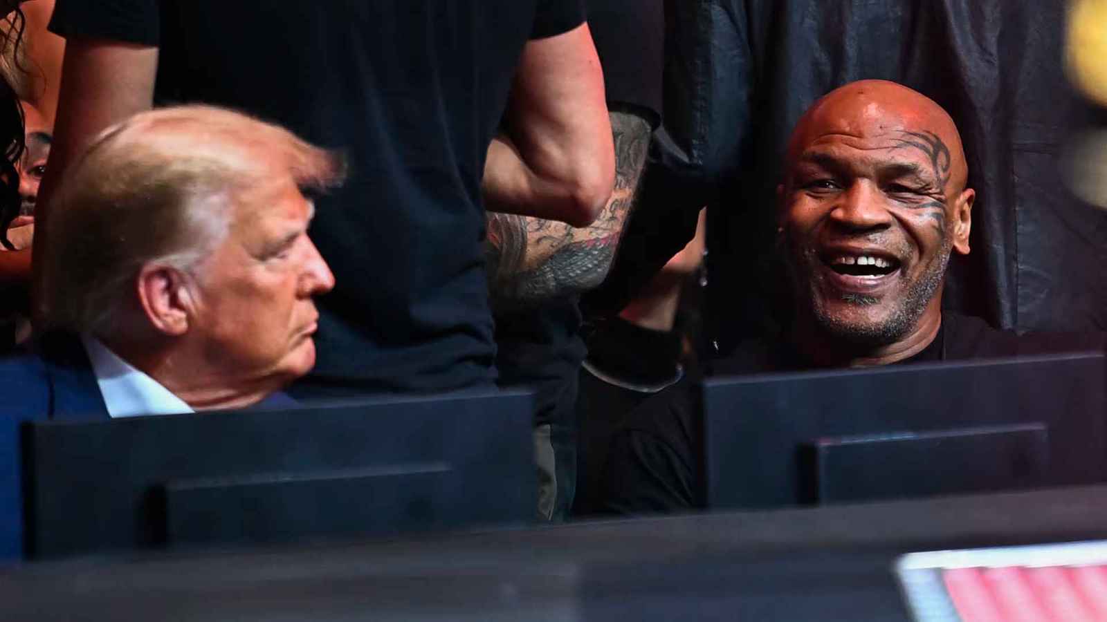 "في الرمق الأخير".. ترامب يهاجم هاريس ويدعوها لنزال تايسون