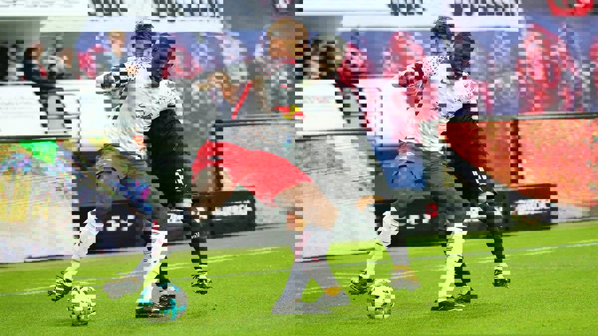 ليفربول يبدأ مفاوضات ضم إبراهيما كوناتي مدافع لايبزيغ