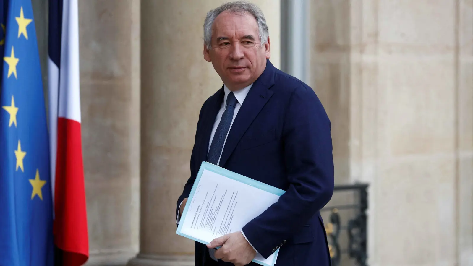 فرنسوا بايرو يواجه "مأزقا سياسيا" قبل إعلان تشكيل الحكومة