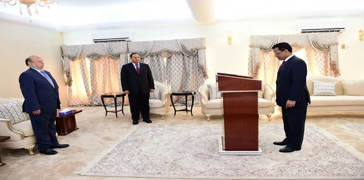 وزيرا الإعلام والإدارة المحلية يؤديان اليمين الدستورية‎ أمام هادي‎