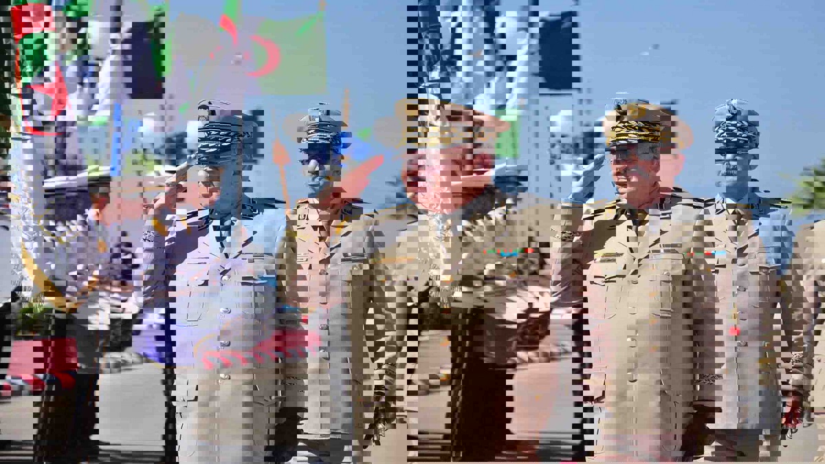 انقلاب على مواقف سابقة.. إخوان الجزائر "يتملقون" لقائد الجيش  