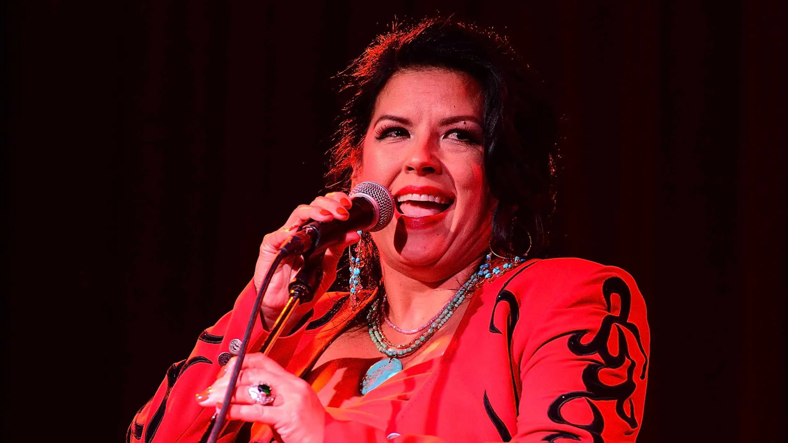 رحيل المغنية الأمريكية ريبيكا ديل ريو عن 57 عاما