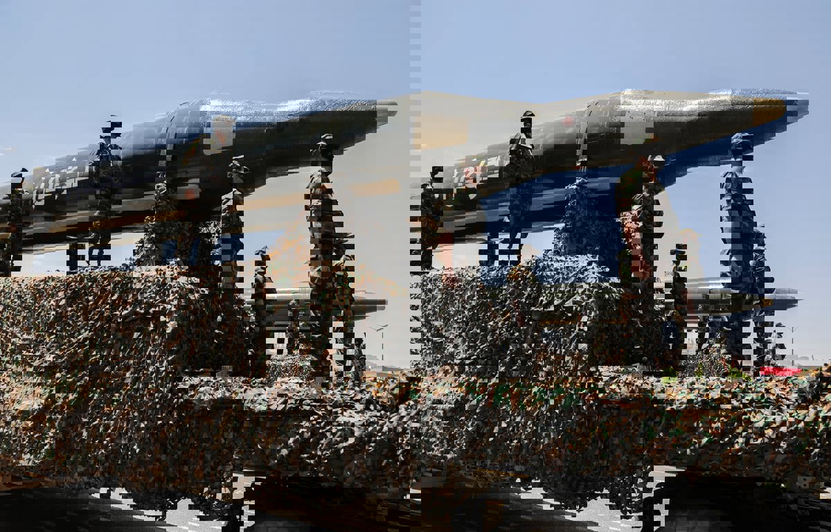 الحوثيون: إطلاق دفعة كبيرة من الصواريخ والطائرات المسيرة باتجاه إسرائيل