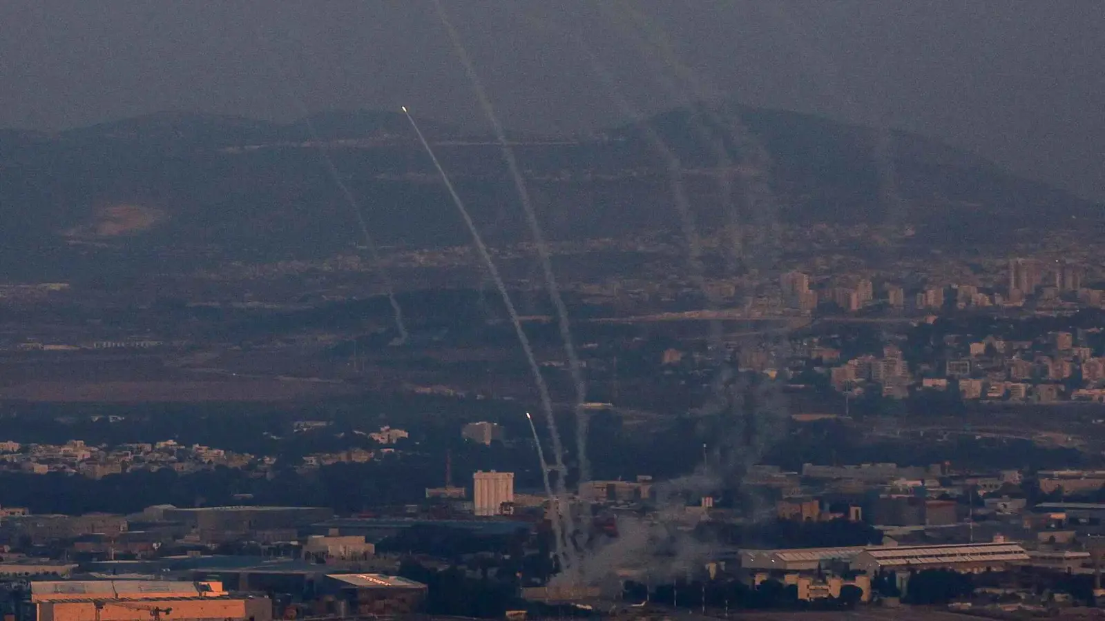 رغم انتكاسة "حزب الله".. الصواريخ قصيرة المدى "صداع" في رأس نتنياهو