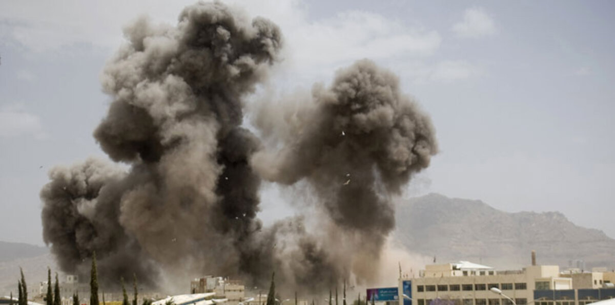 التحالف العربي يدمر مخزنًا للسلاح غرب صنعاء