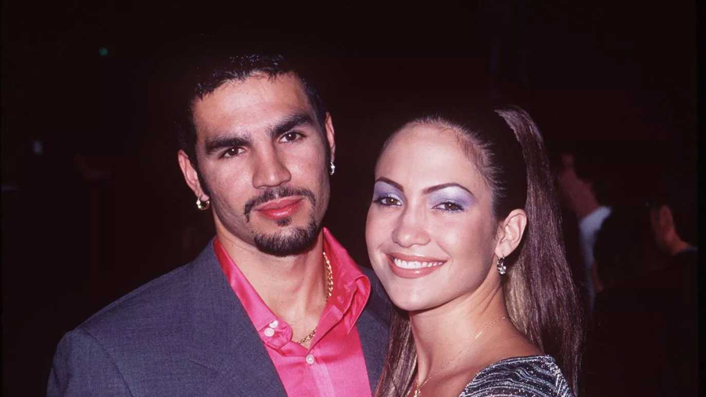 زوج جينيفر لوبيز السابق يتهمها بخيانته خلال ارتباطهما