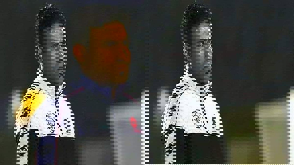 إقالة قيس محمد صالح وطاقم الإنجاز الوحيد لكرة القدم اليمنية يثير الجدل