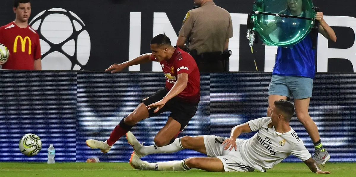 أليكسيس سانشيز يدعو مانشستر يونايتد للتعاقد مع لاعبين مثل أرتورو فيدال