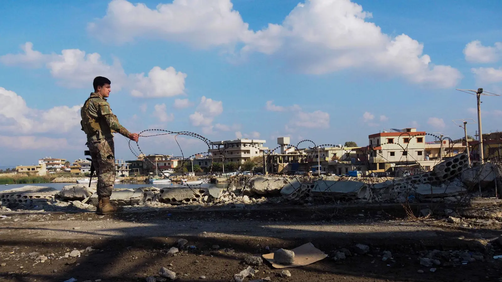 اشتباكات واختراقات.. الحدود السورية اللبنانية تخرج عن السيطرة