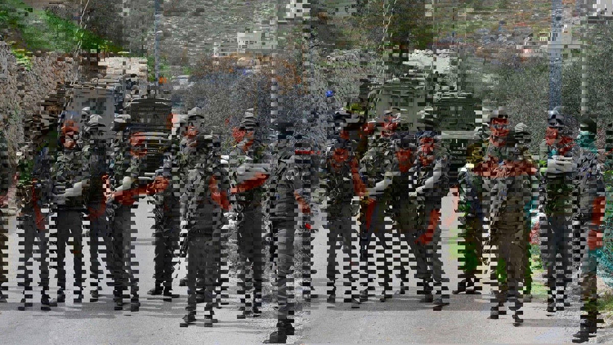 الاحتلال يقتحم ويغلق مؤسسات فلسطينية في القدس