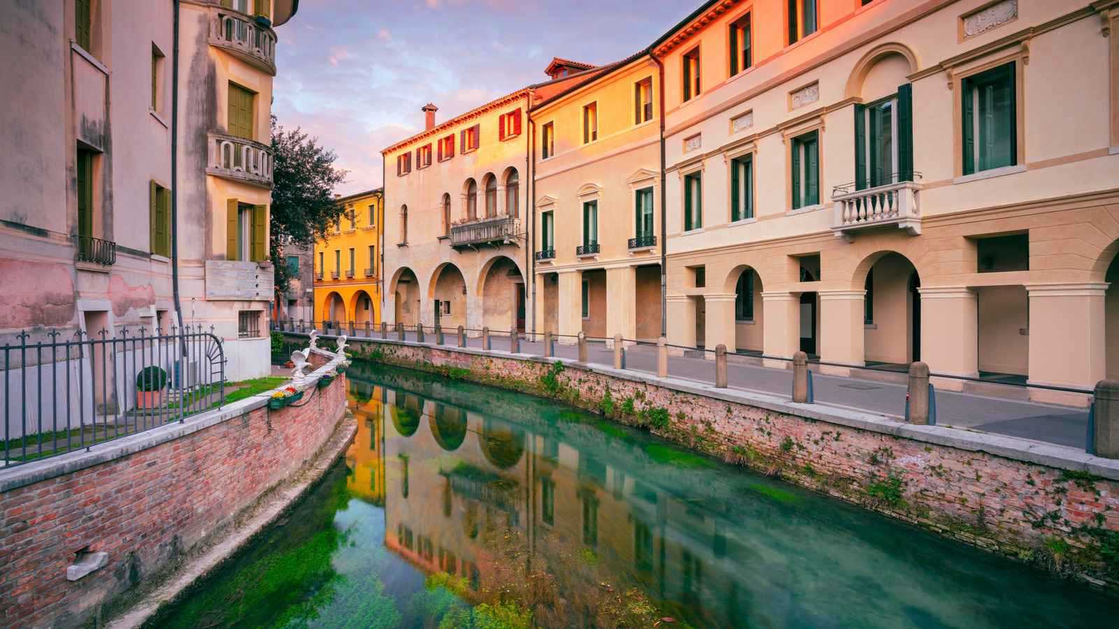 تريفيزو.. وجهة هادئة تنافس البندقية بجمالها وقنواتها الساحرة (صور)