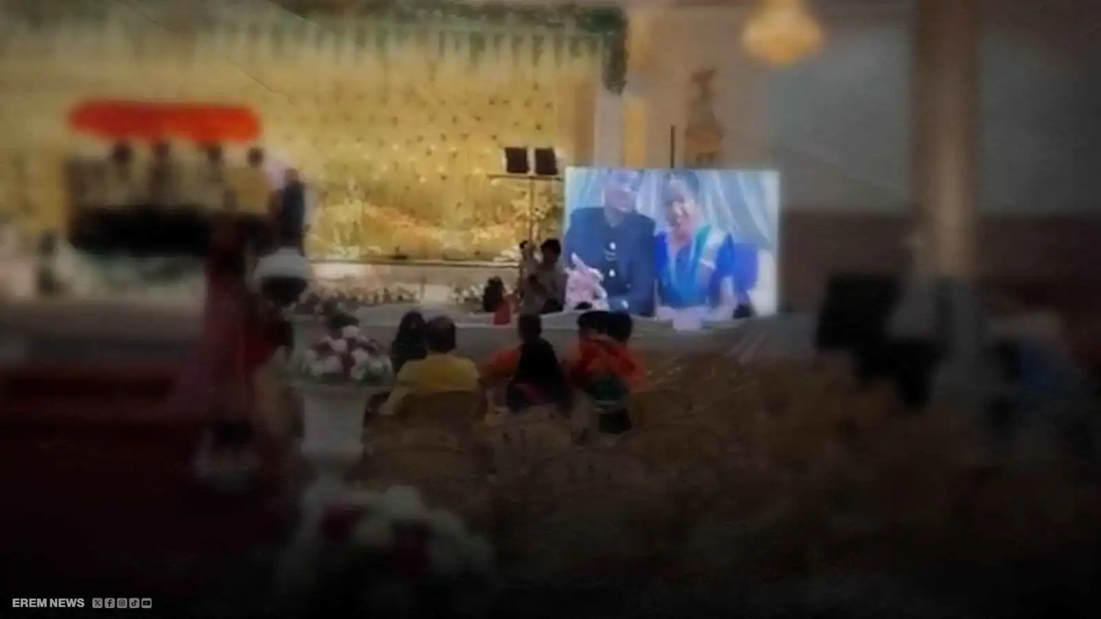 عرس بحضور "أونلاين" للعروسين