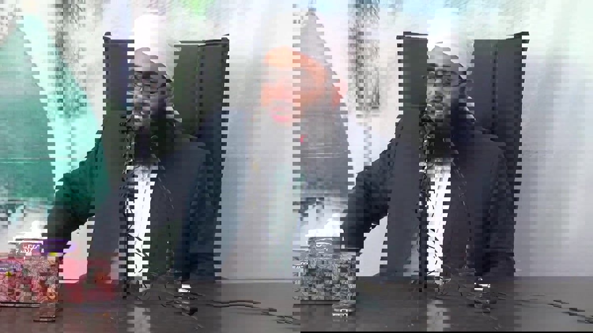 محكمة إيرانية تستجوب أحد رجال الدين السنة في مشهد