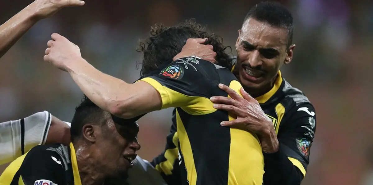 الاتحاد ضد الفيصلي.. شاهد تيفو جماهير العميد في نهائي كأس الملك (صور)